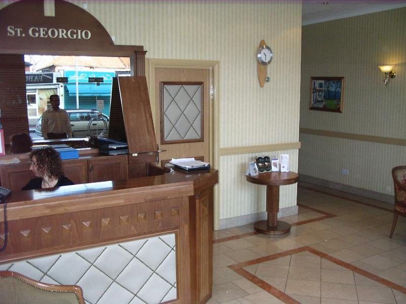 Хостел St Georgio Илфорд Экстерьер фото